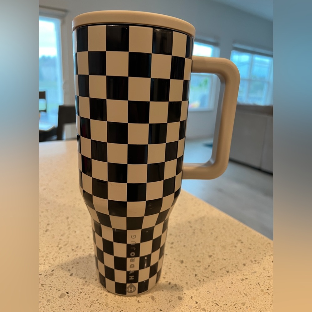 HydroJug Aubrey checkered tumbler.